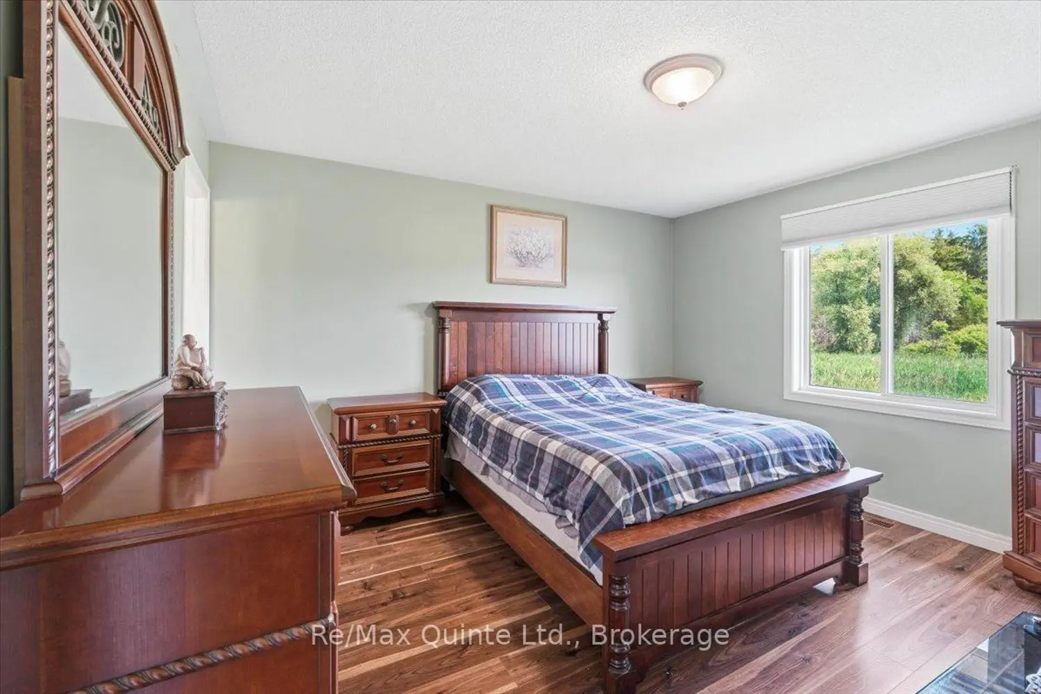 219 Helyer Road photo 5