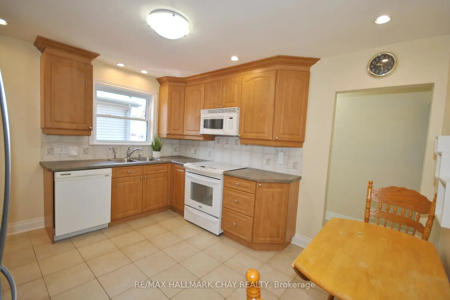 227 Duckworth Street photo 3