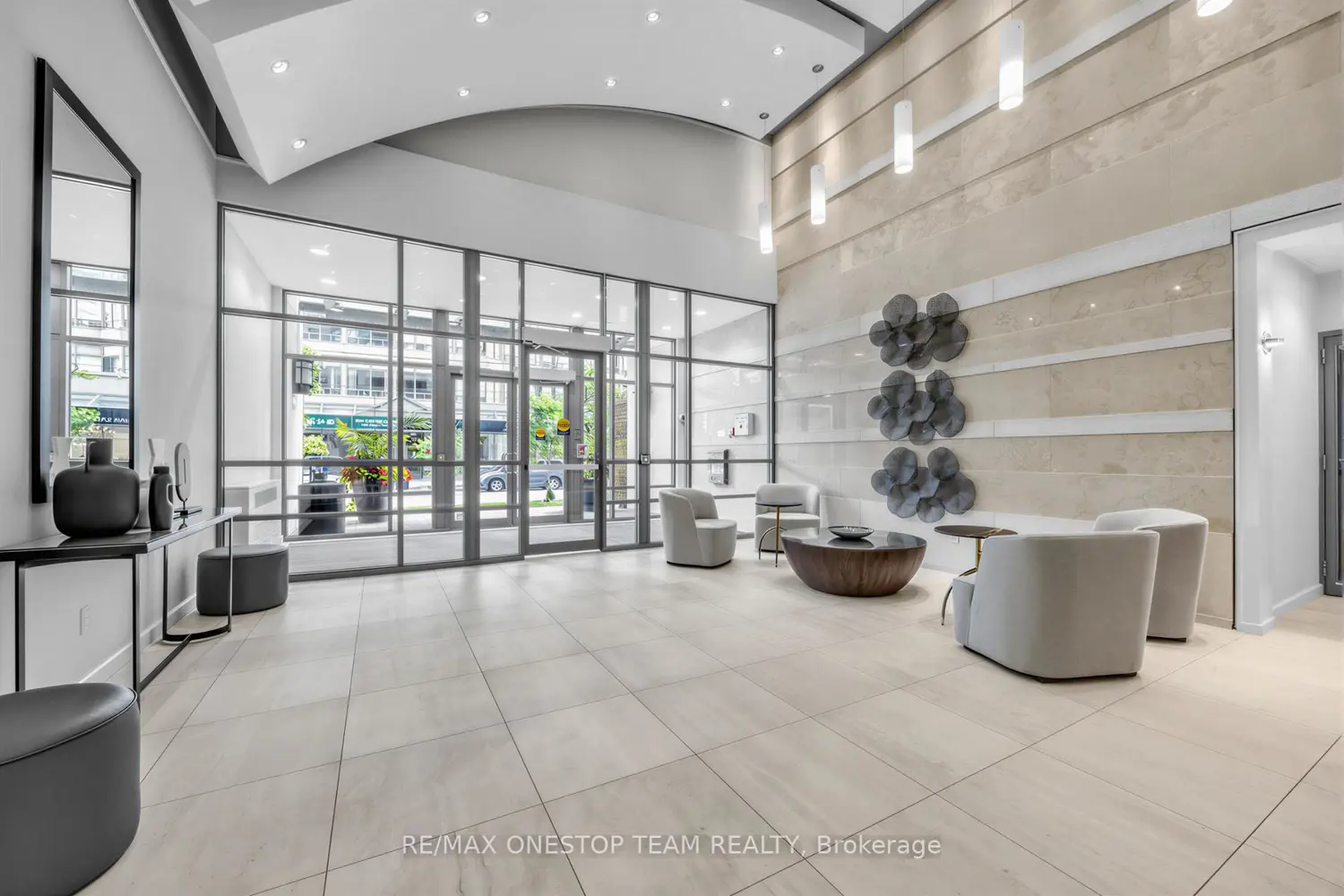 18 Spring Garden Avenue 2301