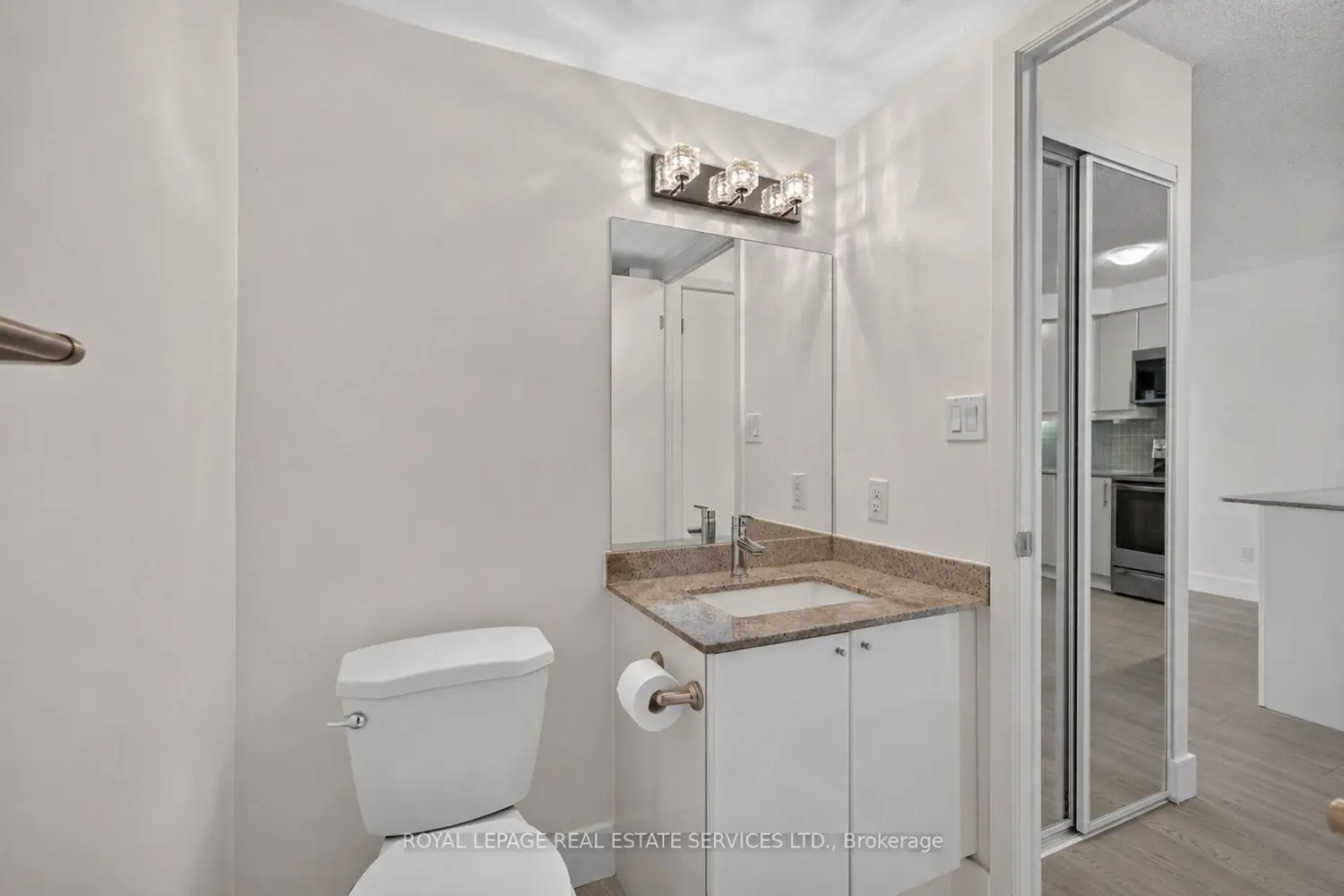 18 Harbour Street 1204 photo 3
