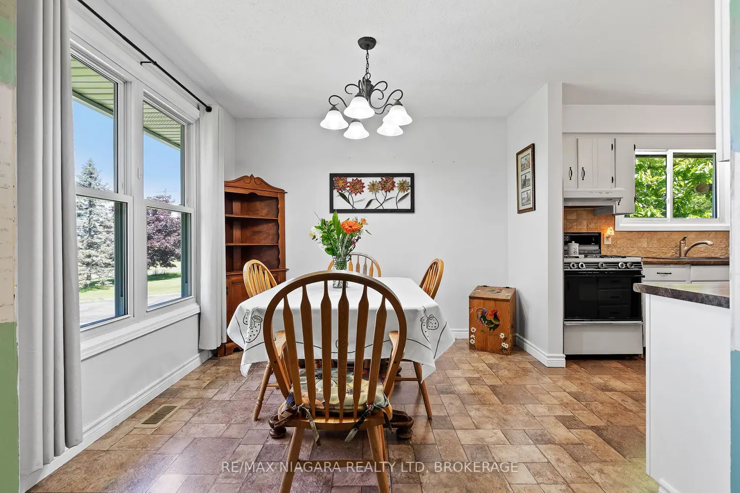 11611 Burnaby Road photo 2