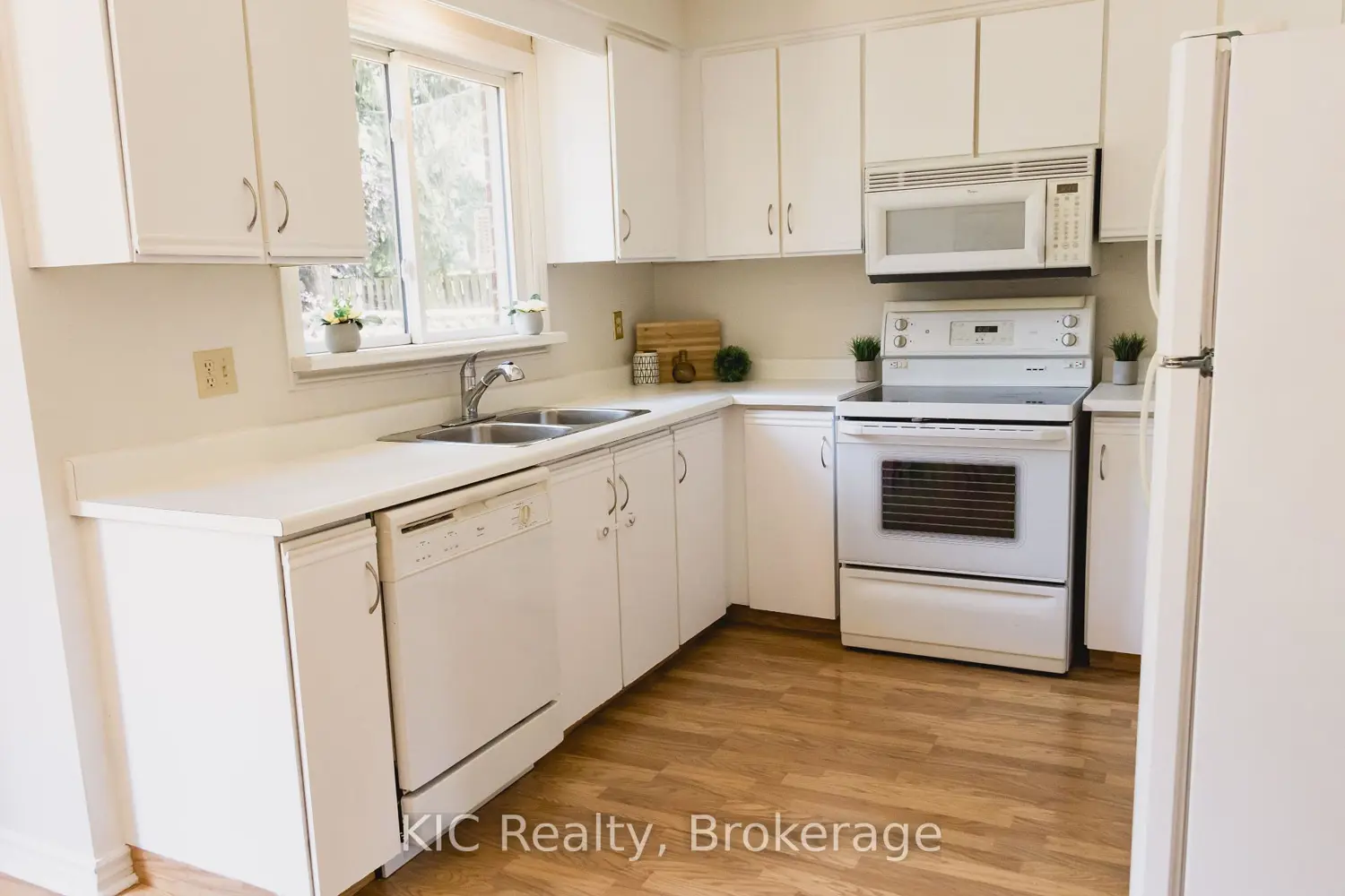 1013 Booth Street photo 5