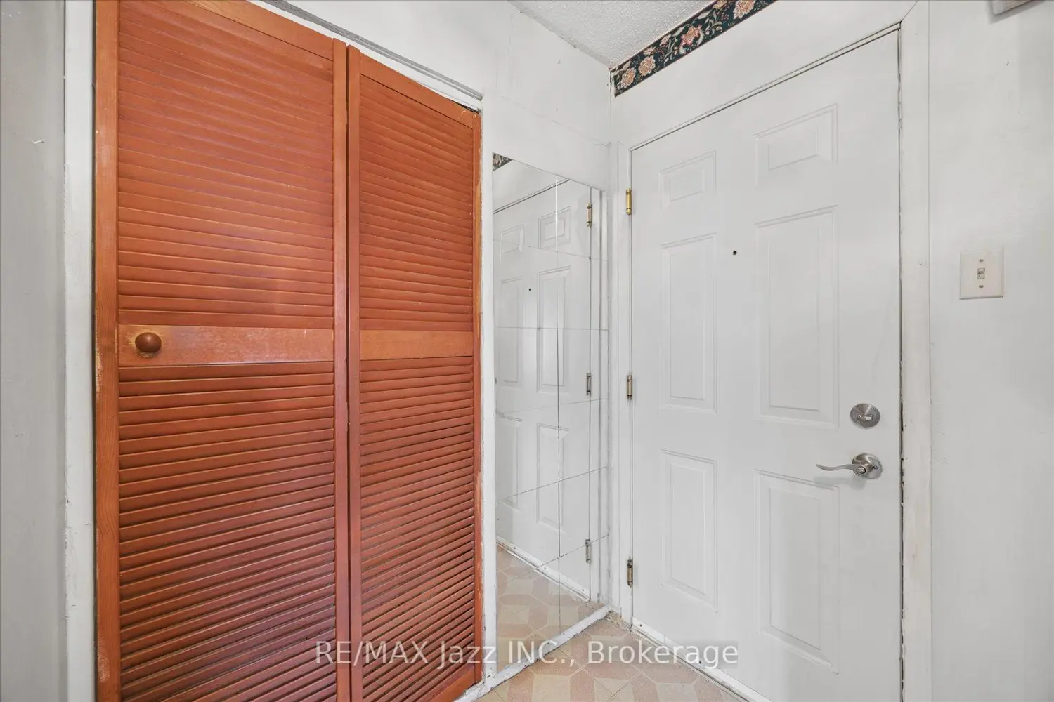 1010 Glen Street 144 photo 5