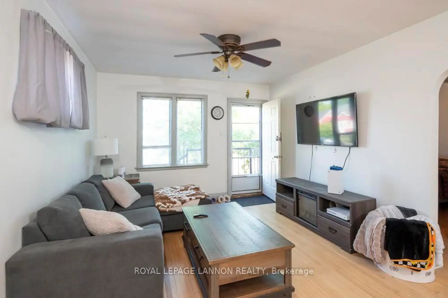 185 Empress Ave S photo 3