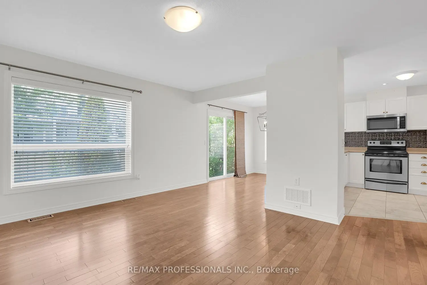 800 West Ridge Boulevard 72