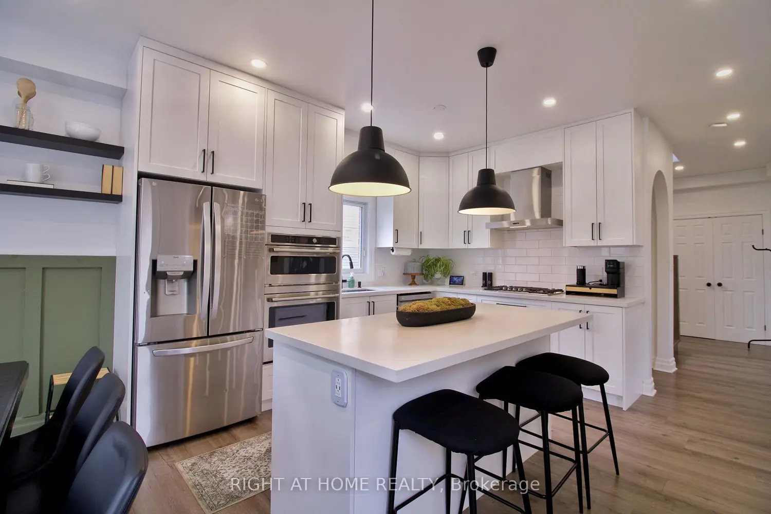 253 Schneller Drive photo 2