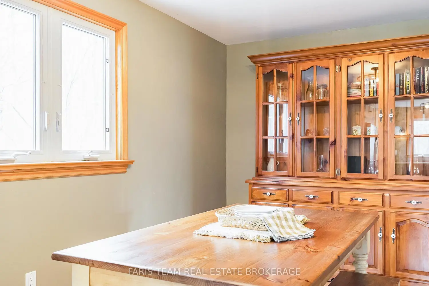 46 Huronwoods Drive photo 5