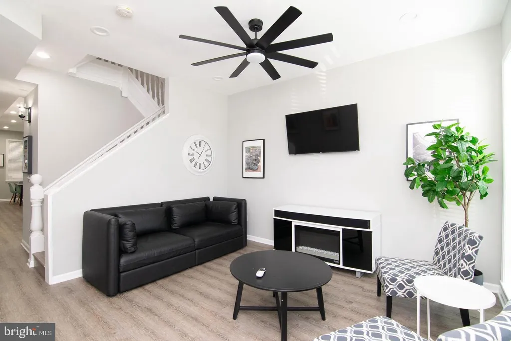 942 N Broadway, Baltimore, MD 21205 photo 3