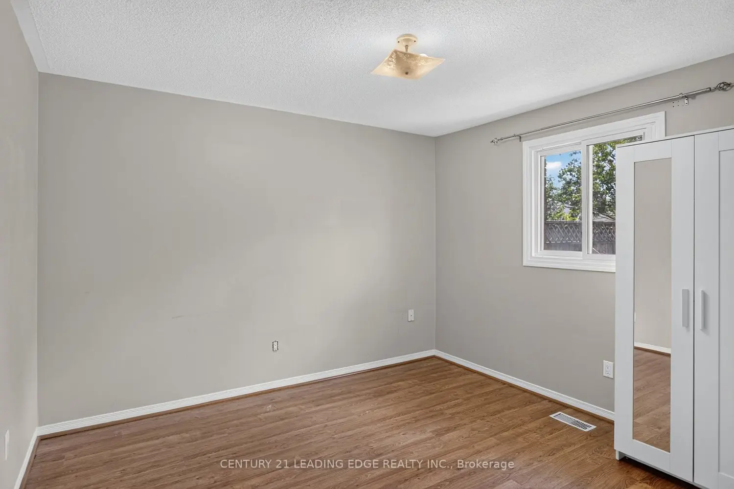 213 Milroy Drive photo 4