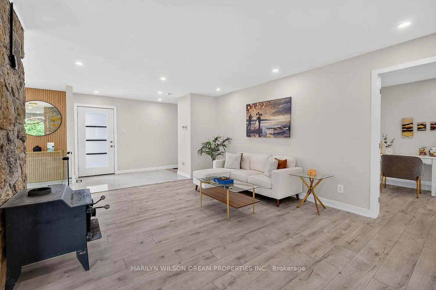 135 Manion Road photo 4