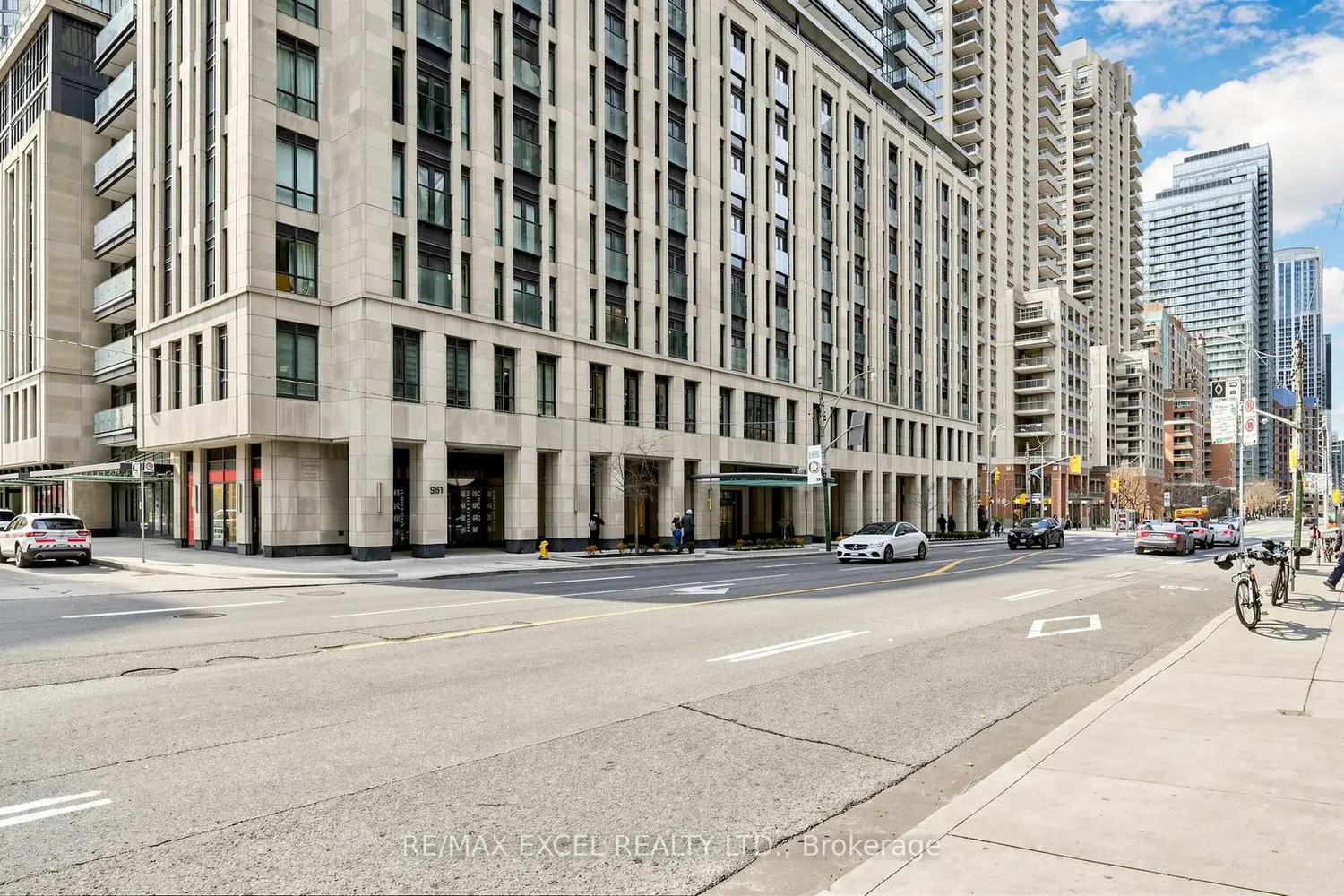 955 Bay Street 1408 photo 2