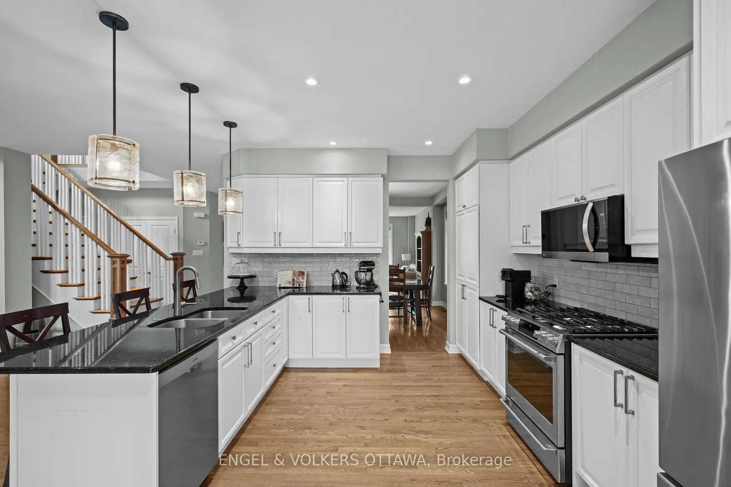 564 Erinwoods Circle photo 5