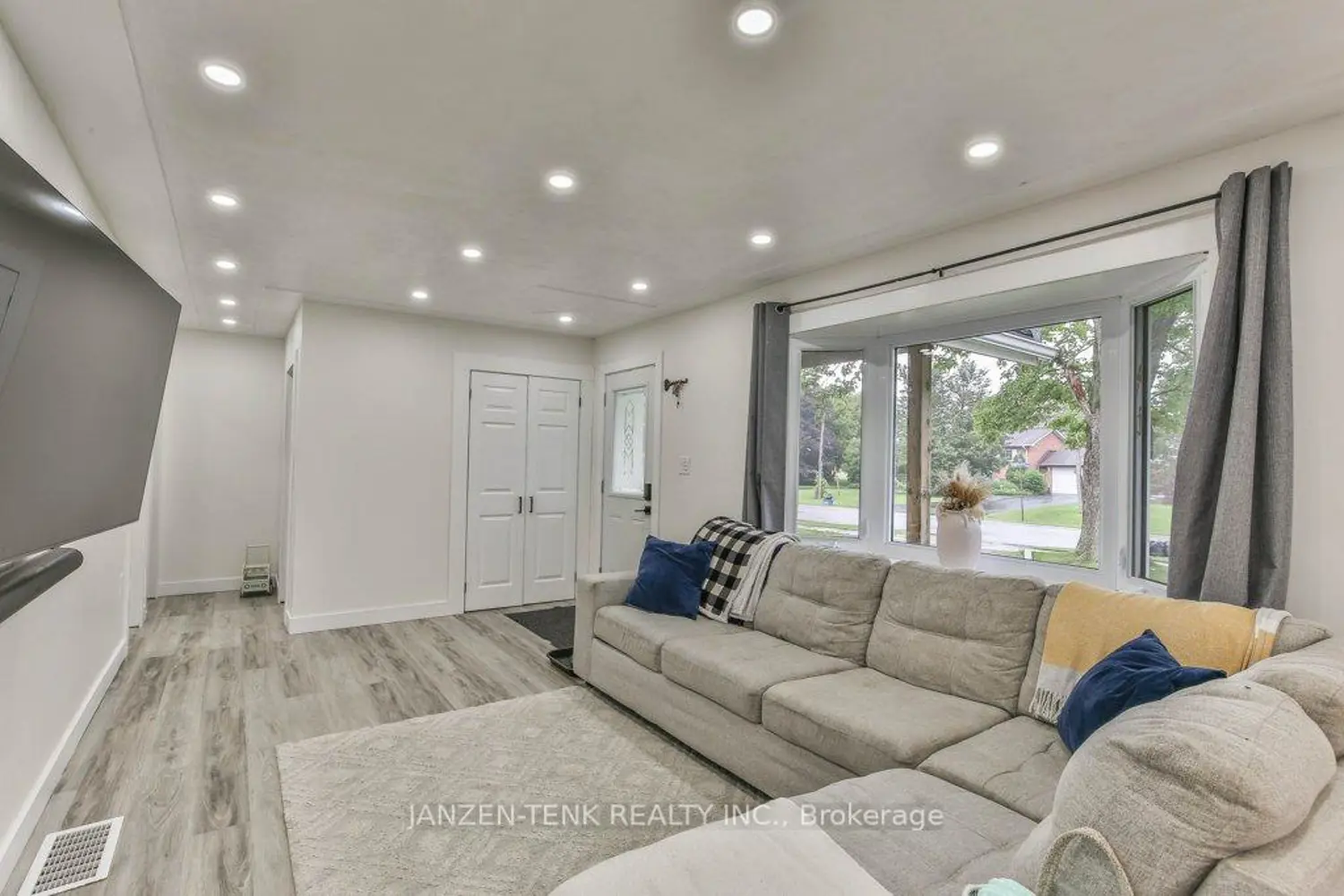 11793 Springfield Road photo 2