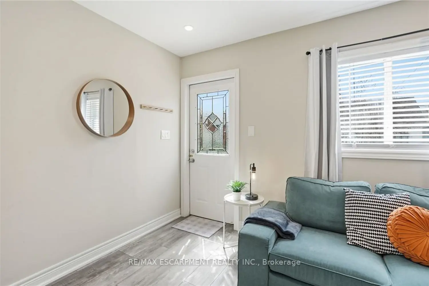 390 Hunter Street photo 3