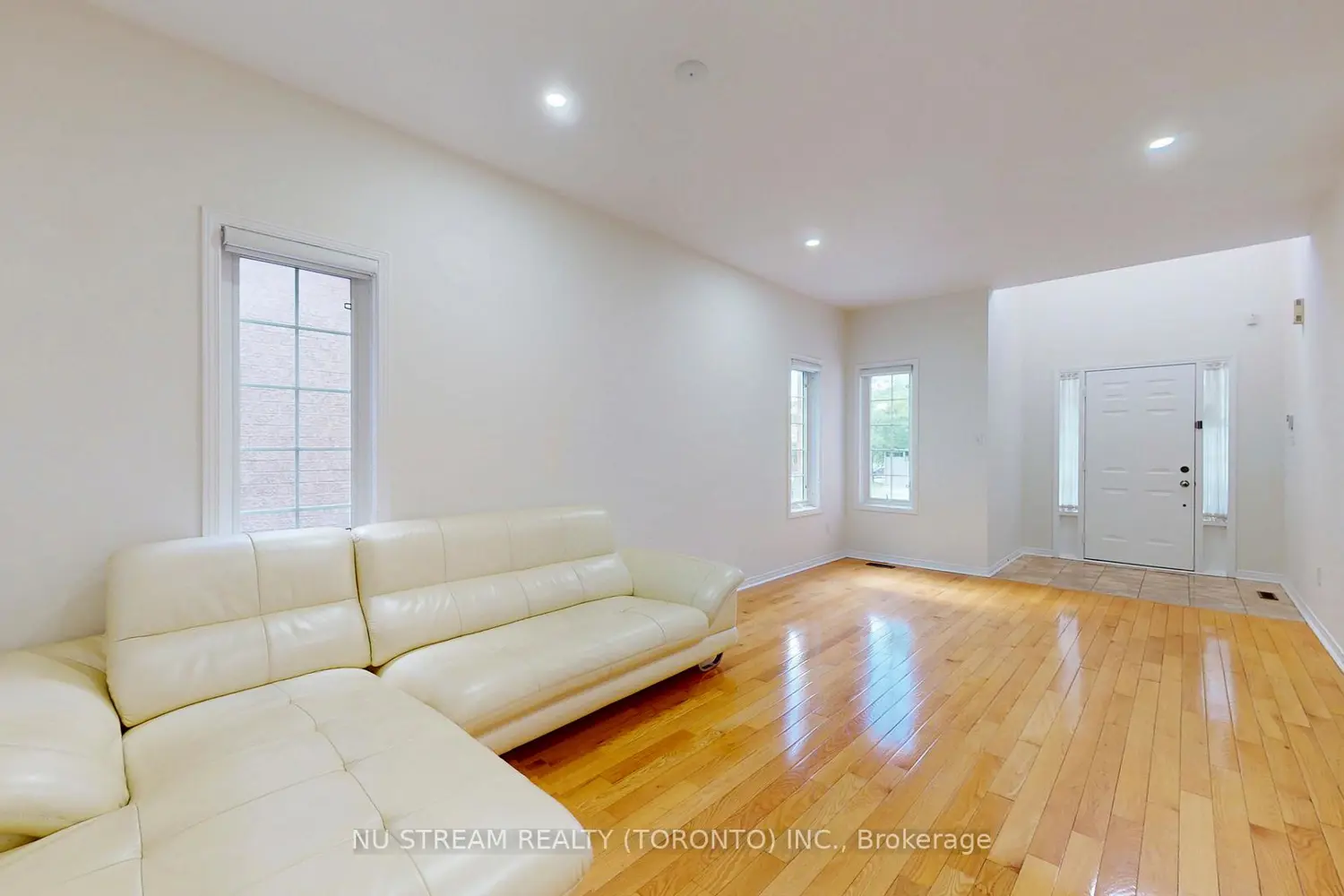 125 Peshawar Avenue photo 2