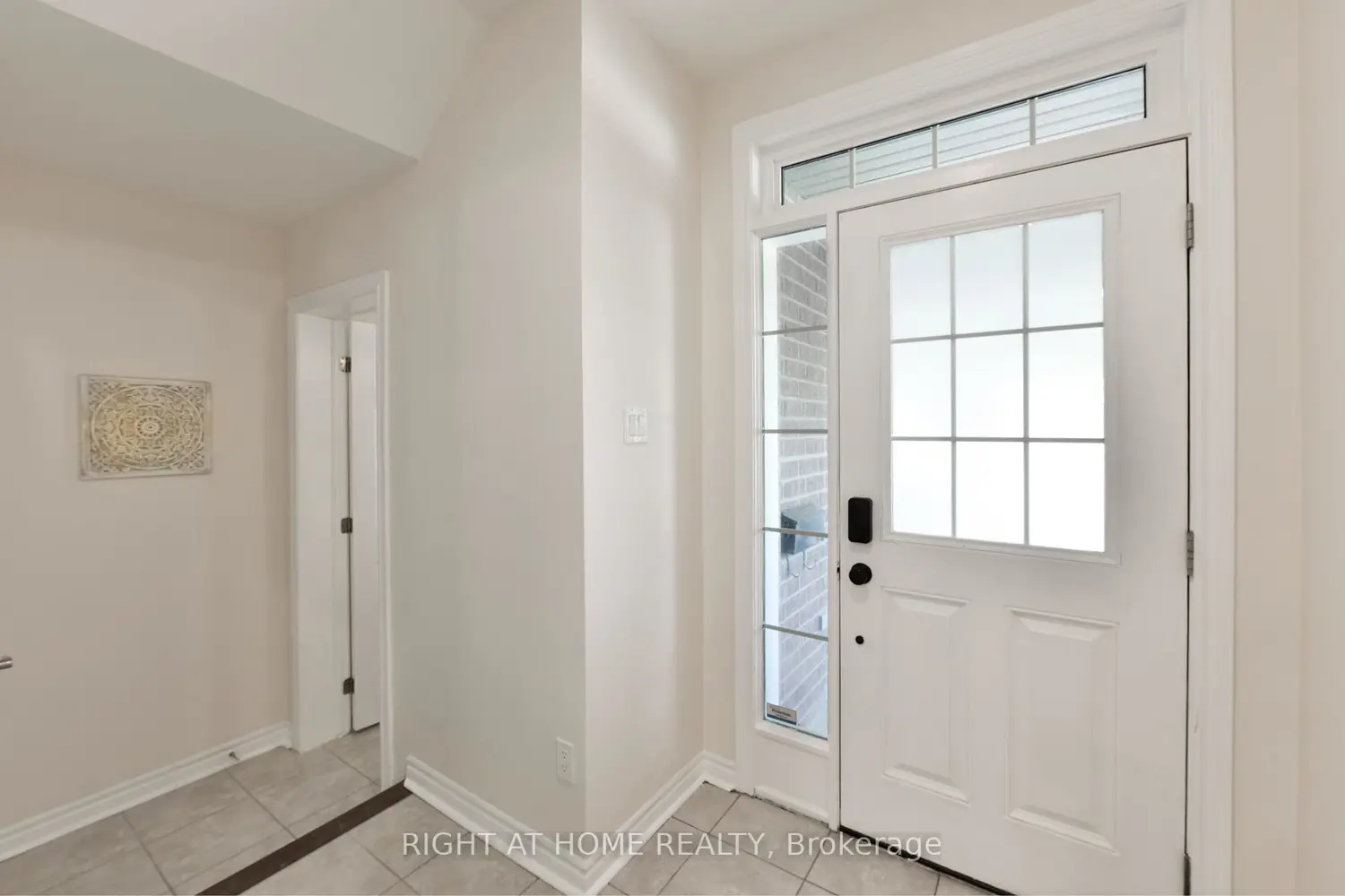 1053 Pampero Crescent photo 3
