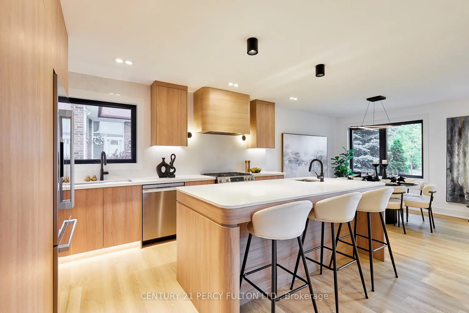 56 Broadlands Boulevard photo 2