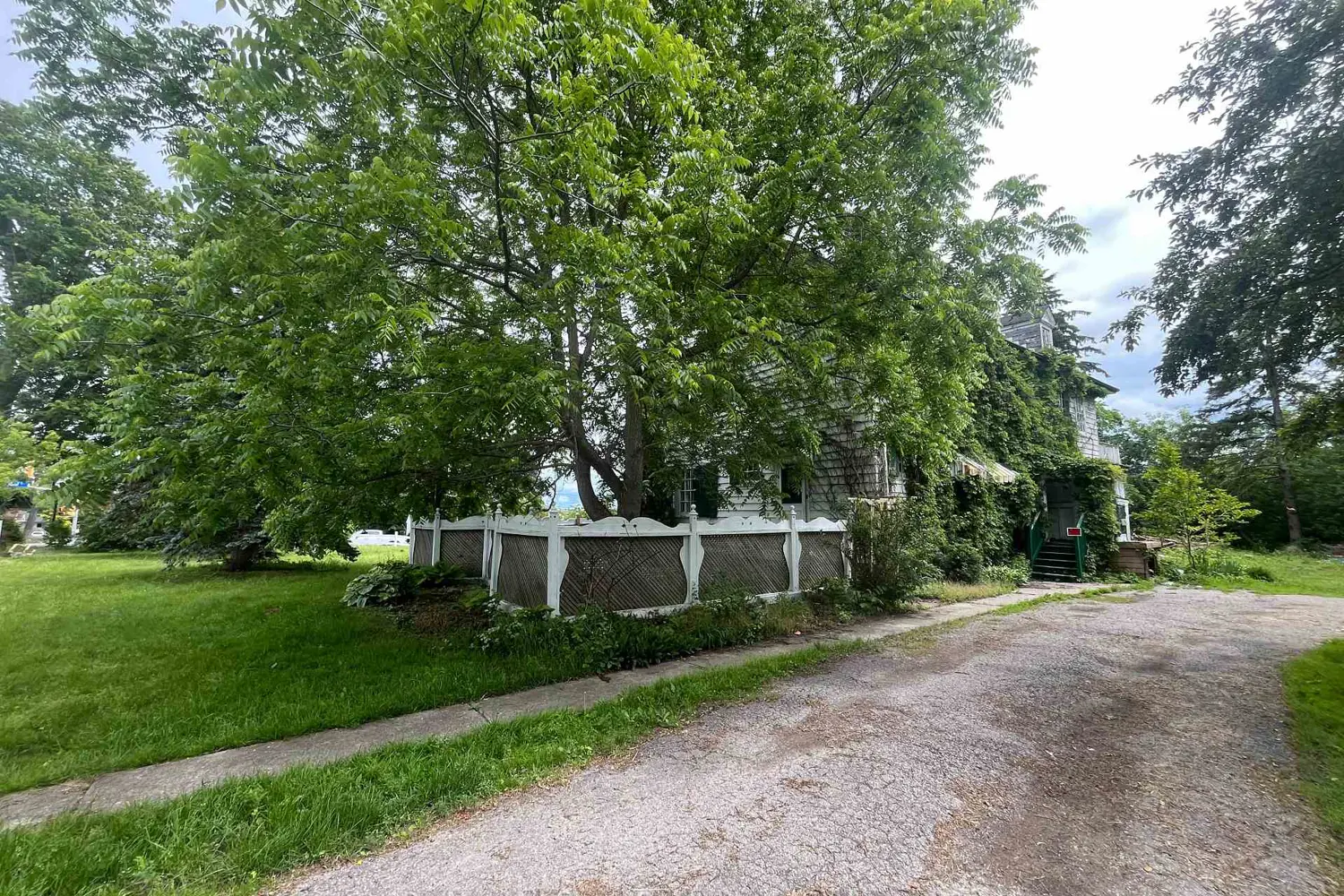 173 Lindsay Street photo 2