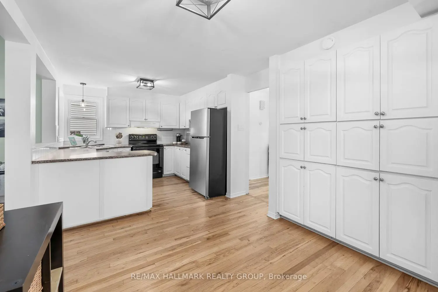 652 Thicket Way photo 4
