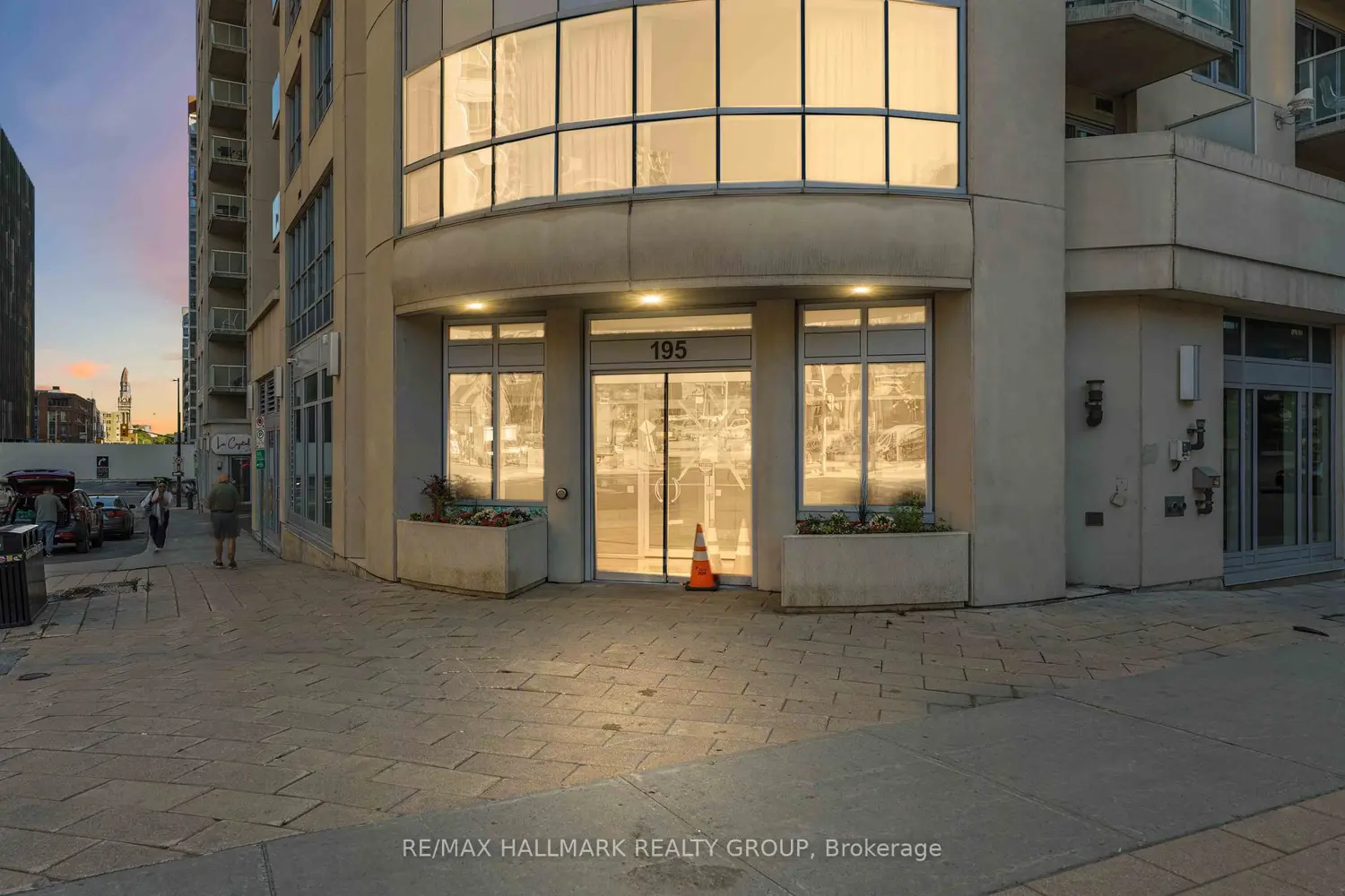 195 Besserer Street 1402