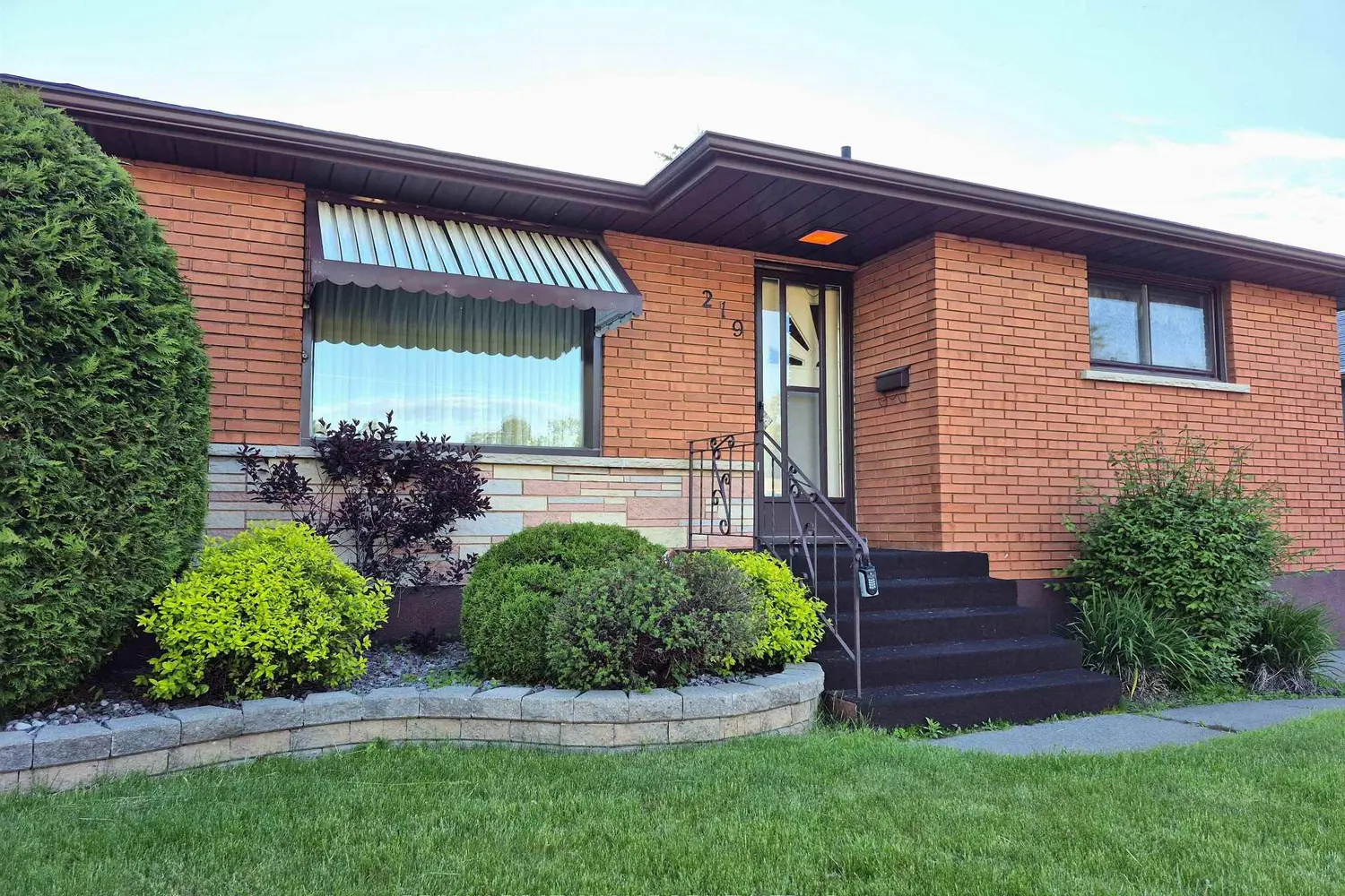 219 Maplewood Street photo 2
