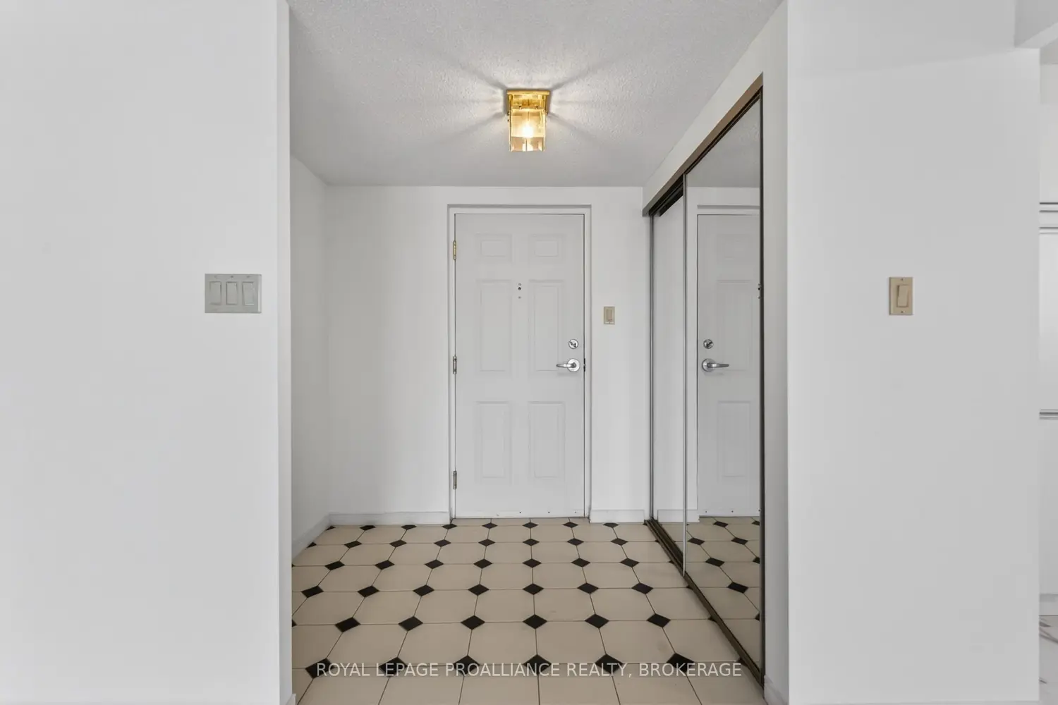 257 Bath Road 1006 photo 3
