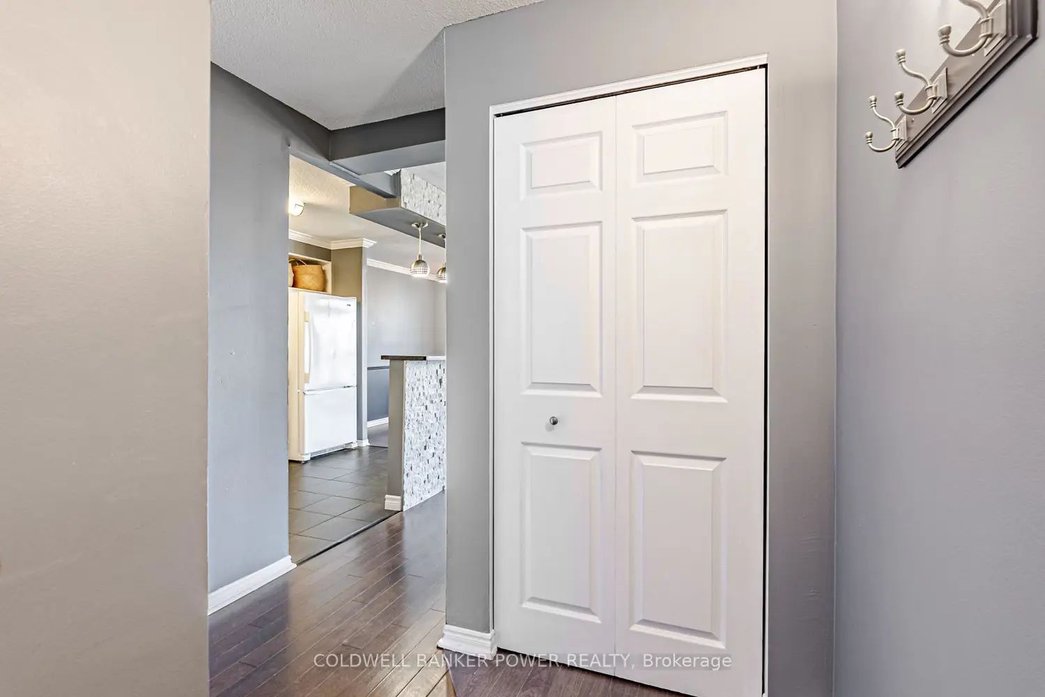 323 Colborne Street 1604 photo 5