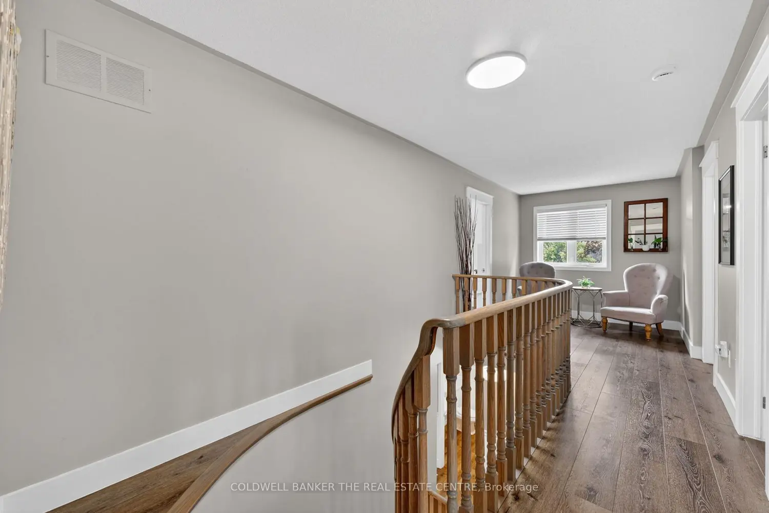 539 Veale Place photo 4