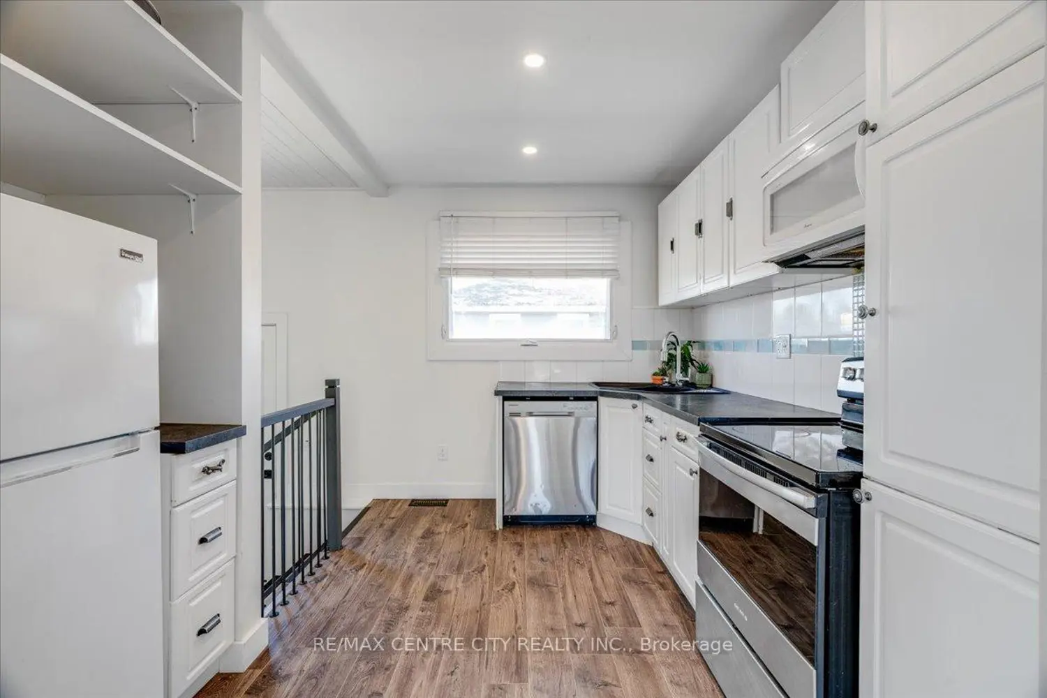 359 Albert Street photo 4