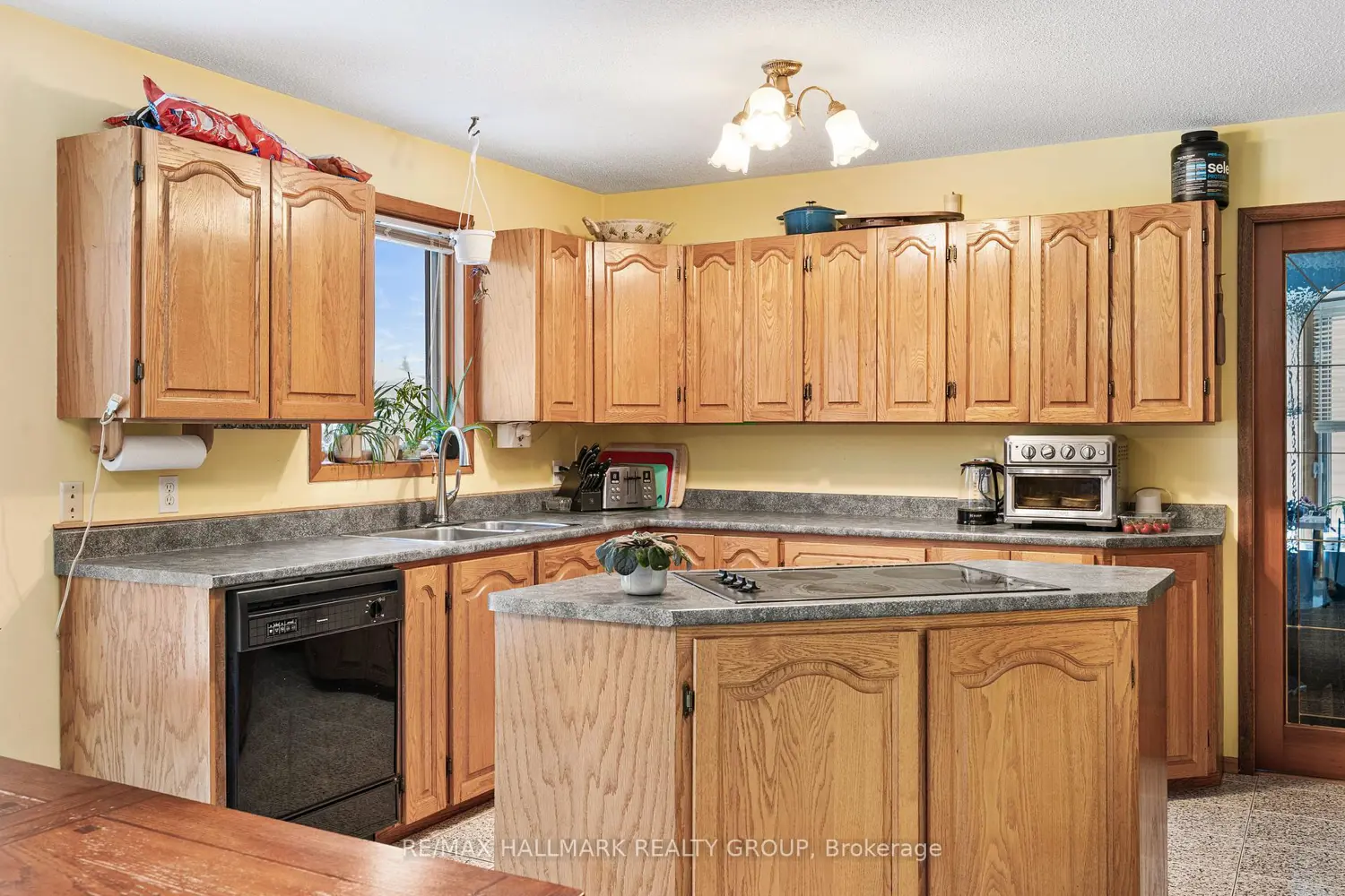 477 Duvernay Drive photo 5