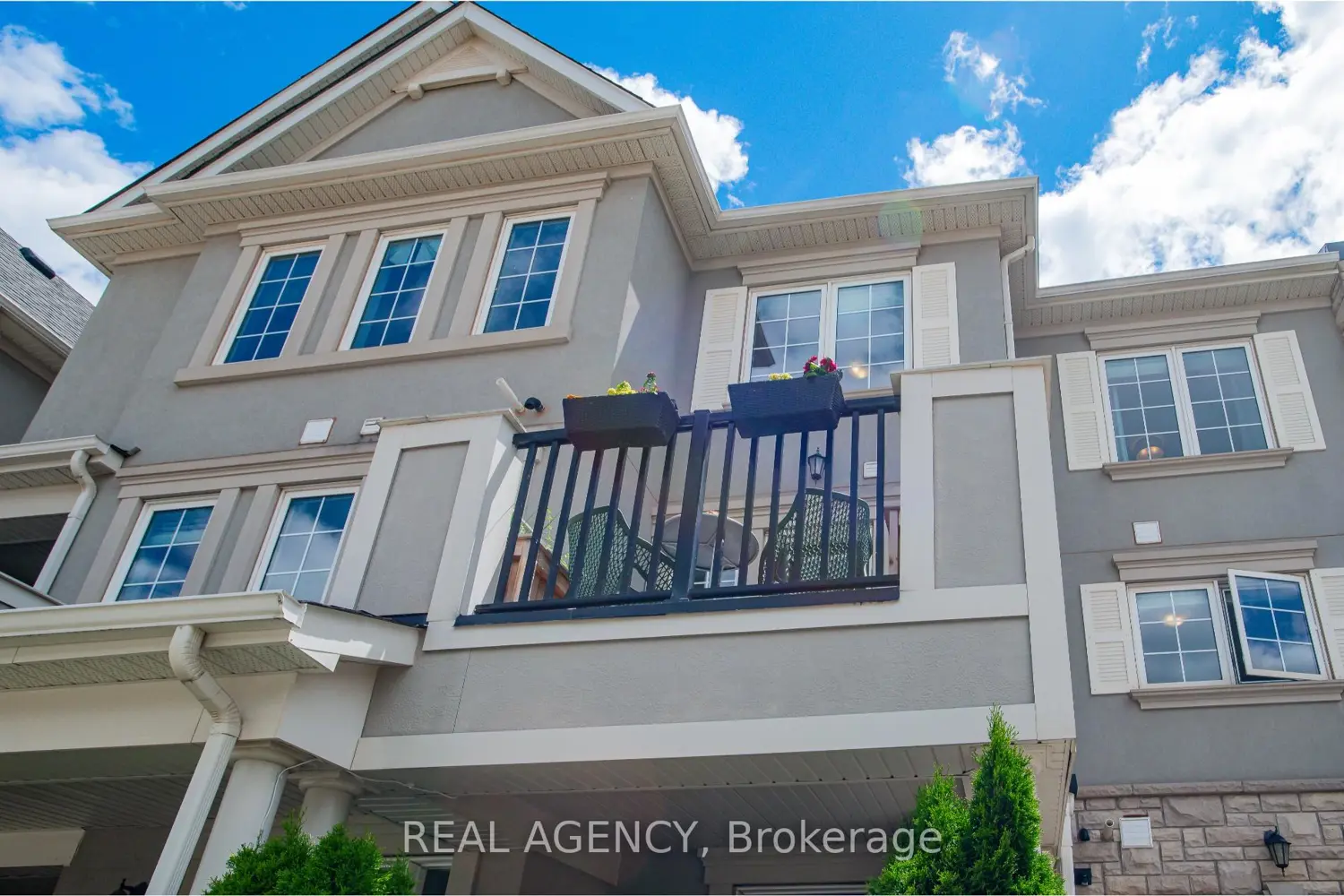 284 Jemima Drive photo 2