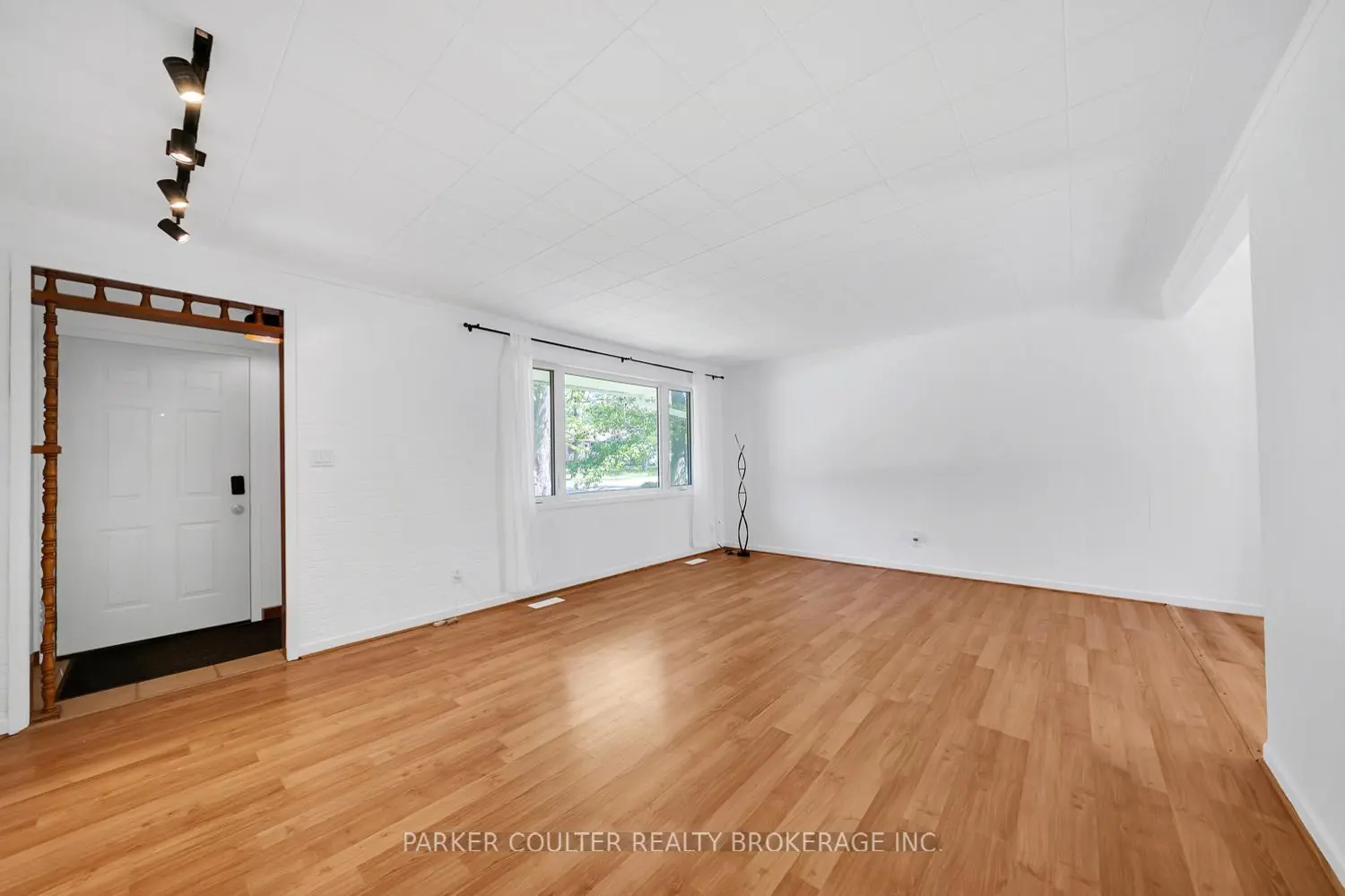 85 Evans Avenue photo 3