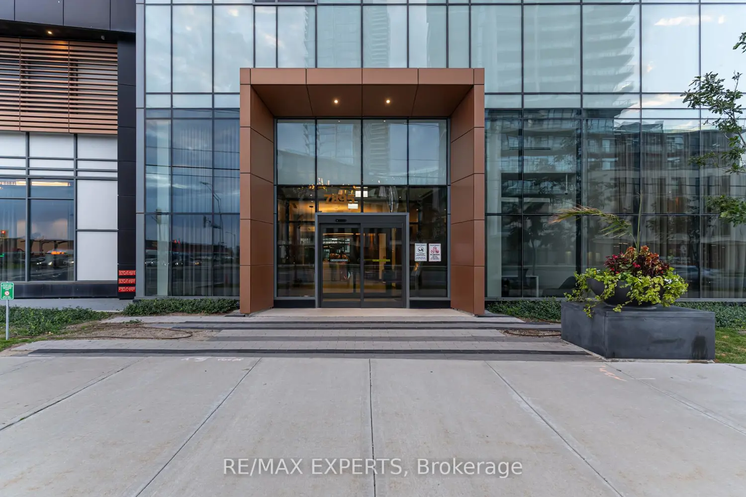 7895 Jane Street 2106