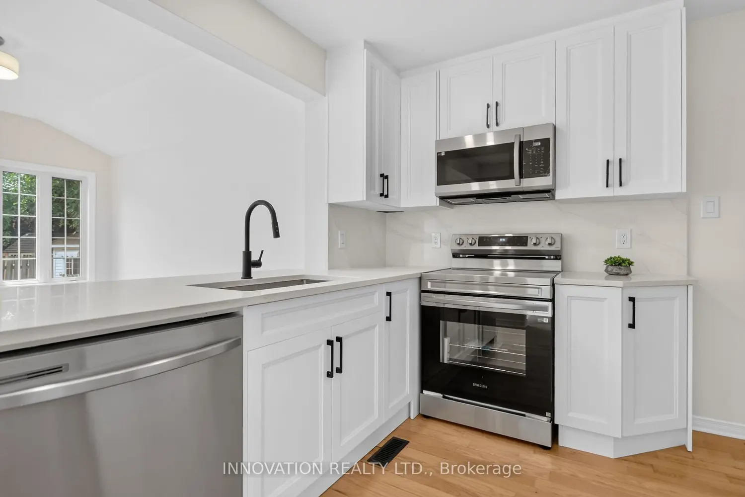 85 Hewitt Way photo 4