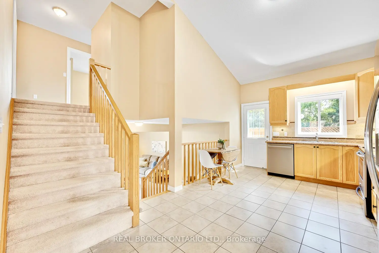 51 Sundance Crescent photo 4
