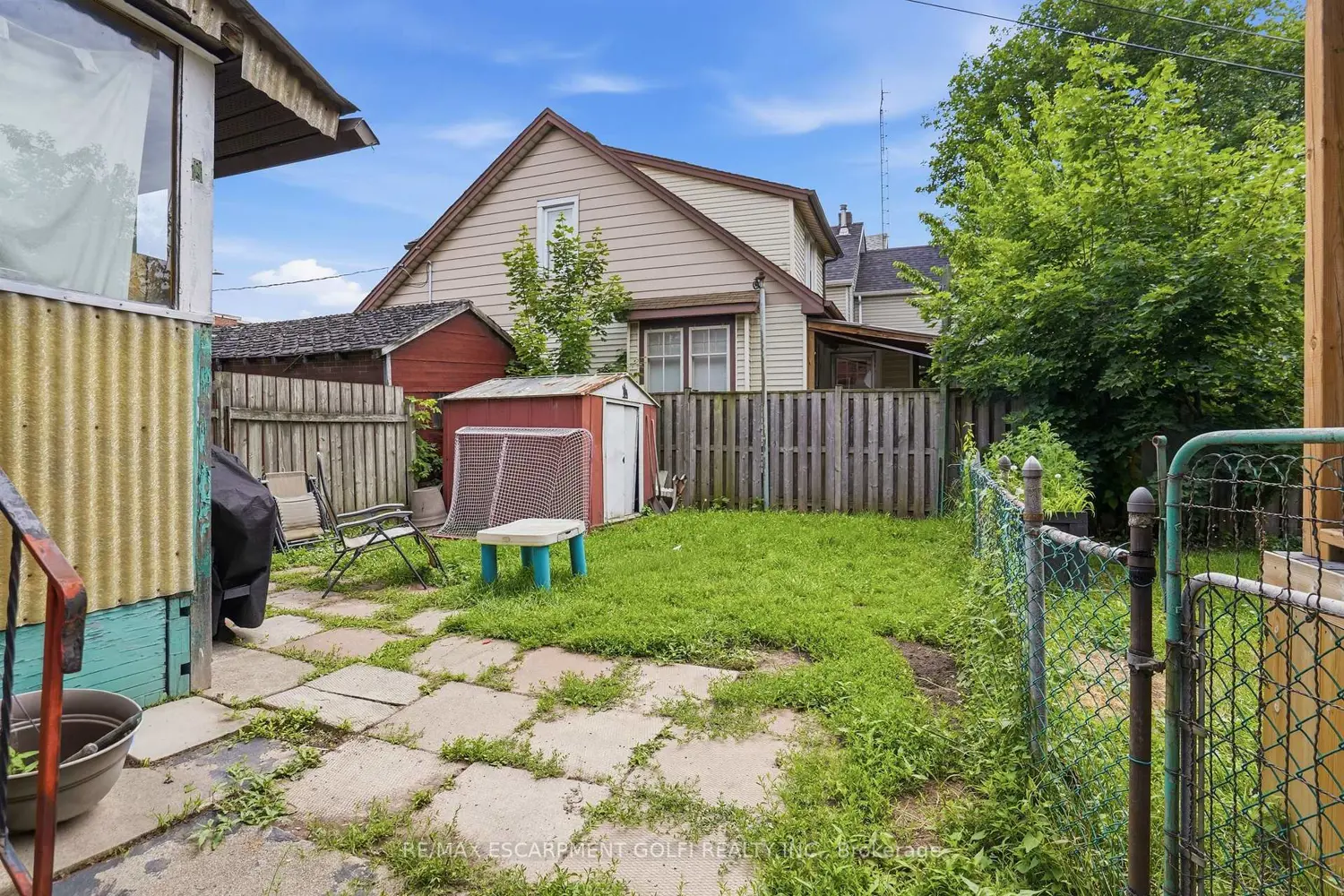 78 Campbell Avenue photo 3