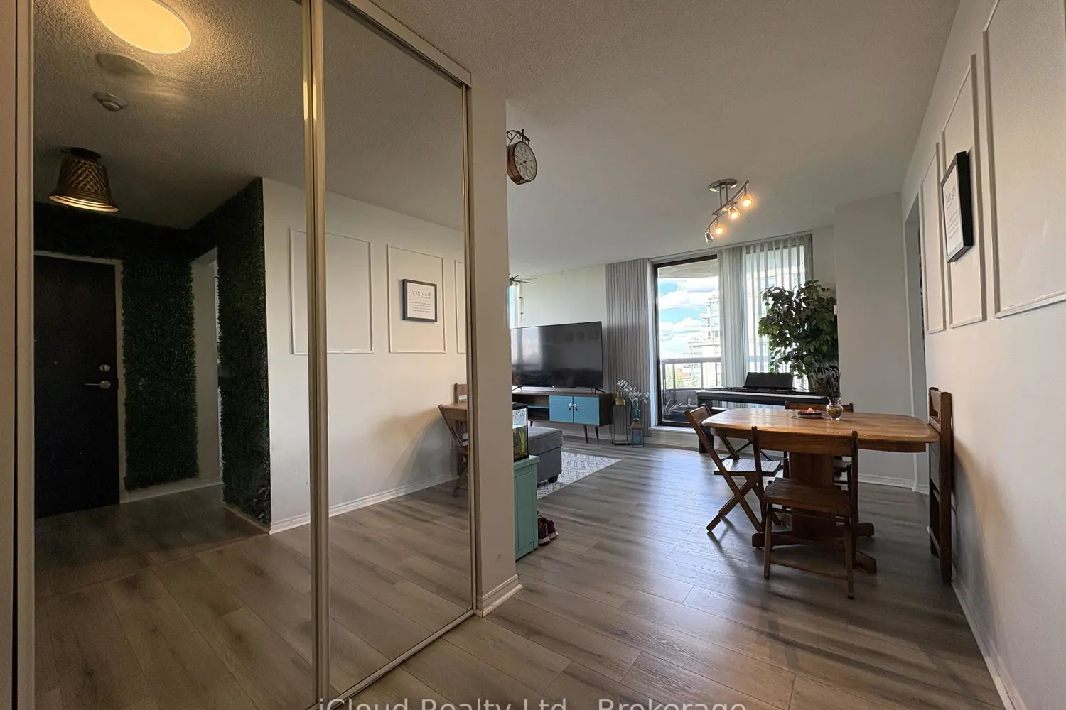 91 Townsgate Drive 710 photo 5