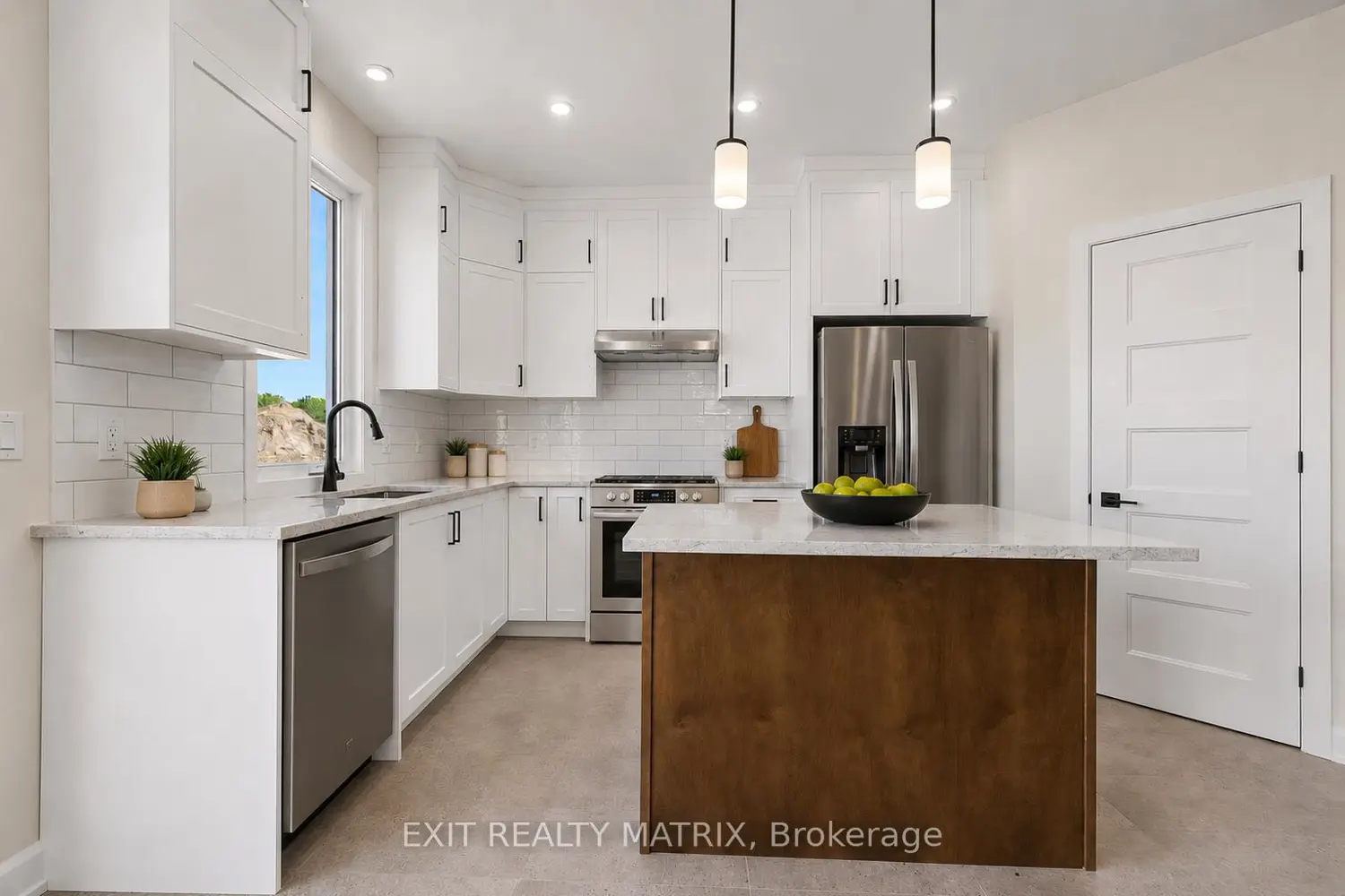 537 Regina Street photo 3