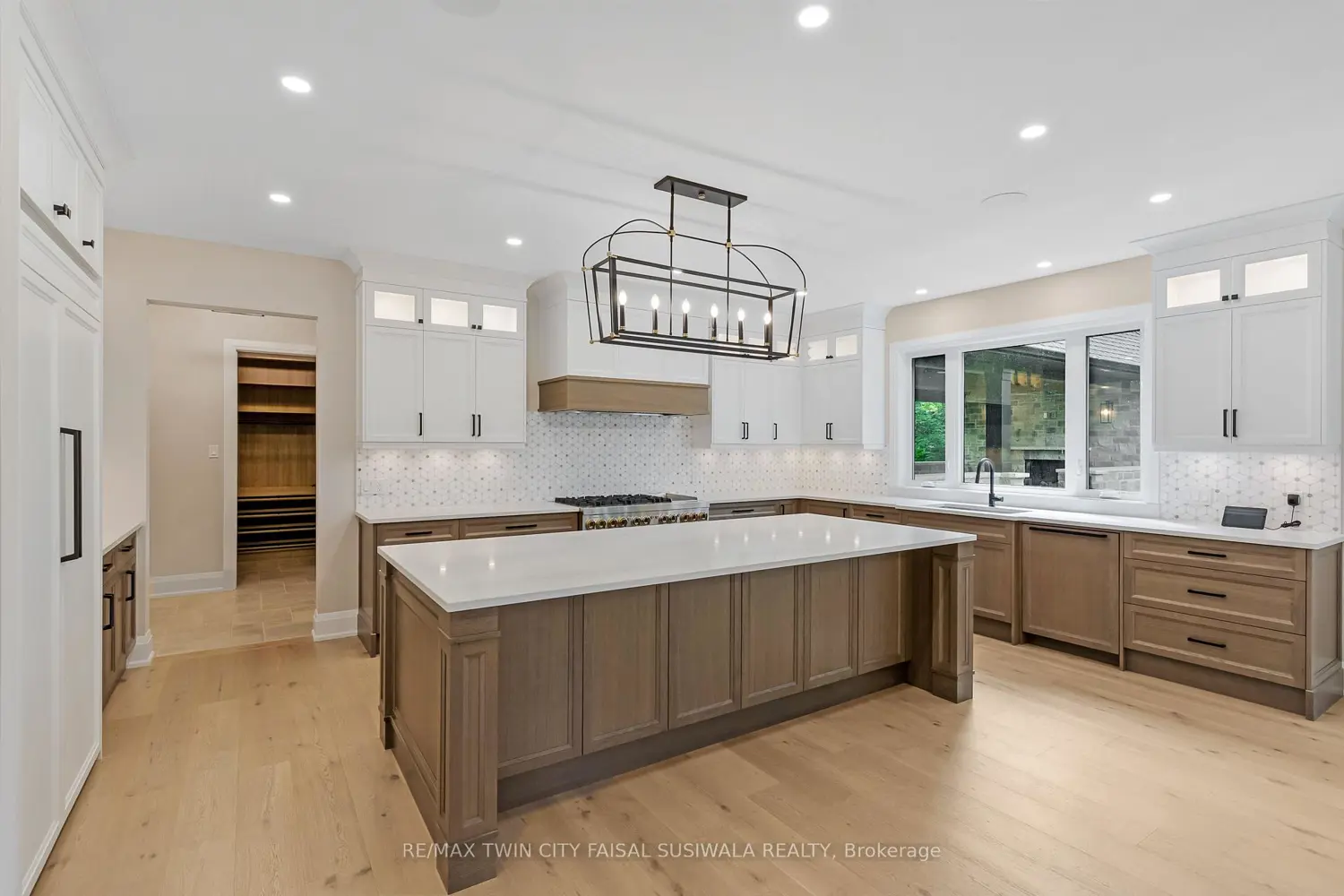 230 Stanley Drive photo 5
