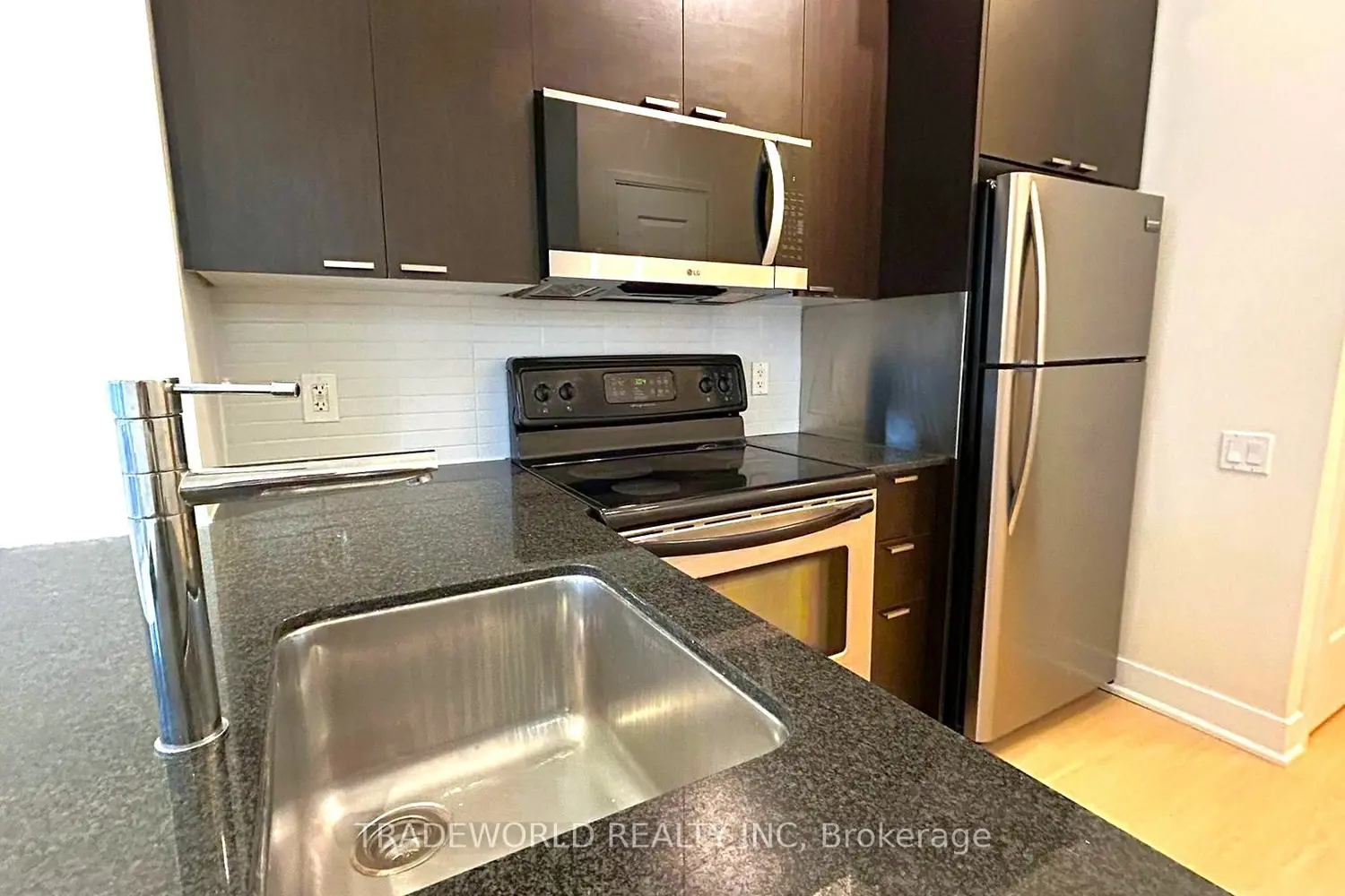 23 Sheppard Avenue 301 photo 4