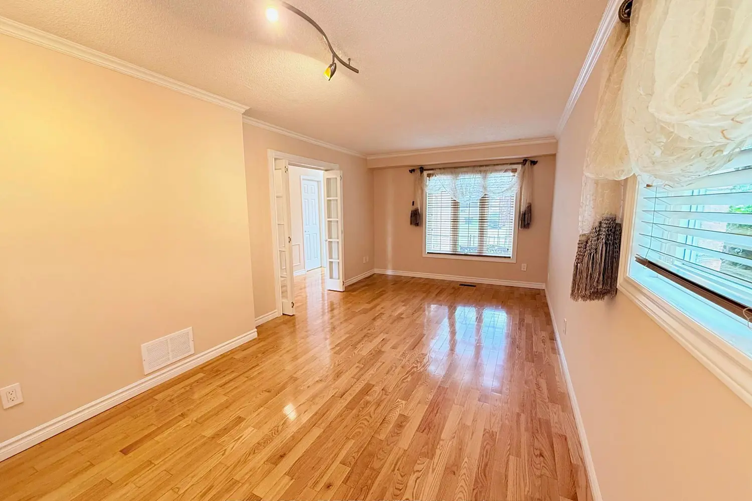 7264 Seabreeze Drive photo 2