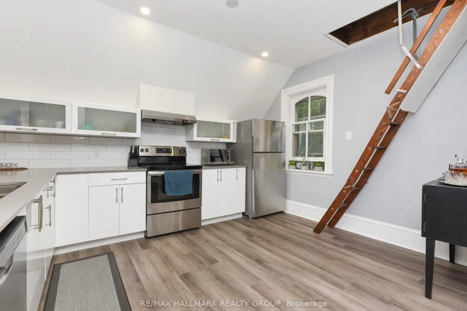 419 Besserer Street photo 4