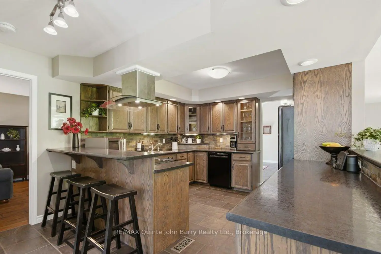 256 Colonial Drive photo 4