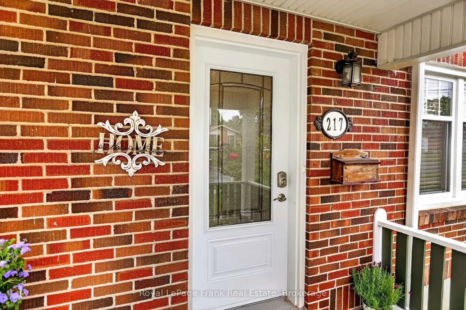 217 Mcclennan Street photo 4