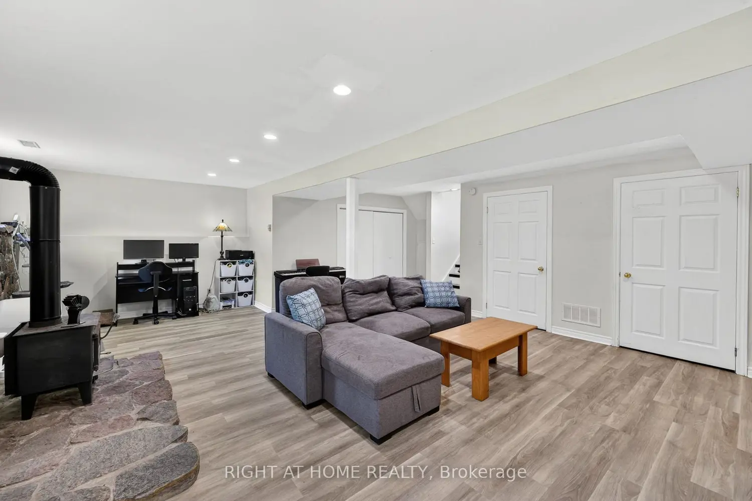 2792 Stephen Drive photo 5