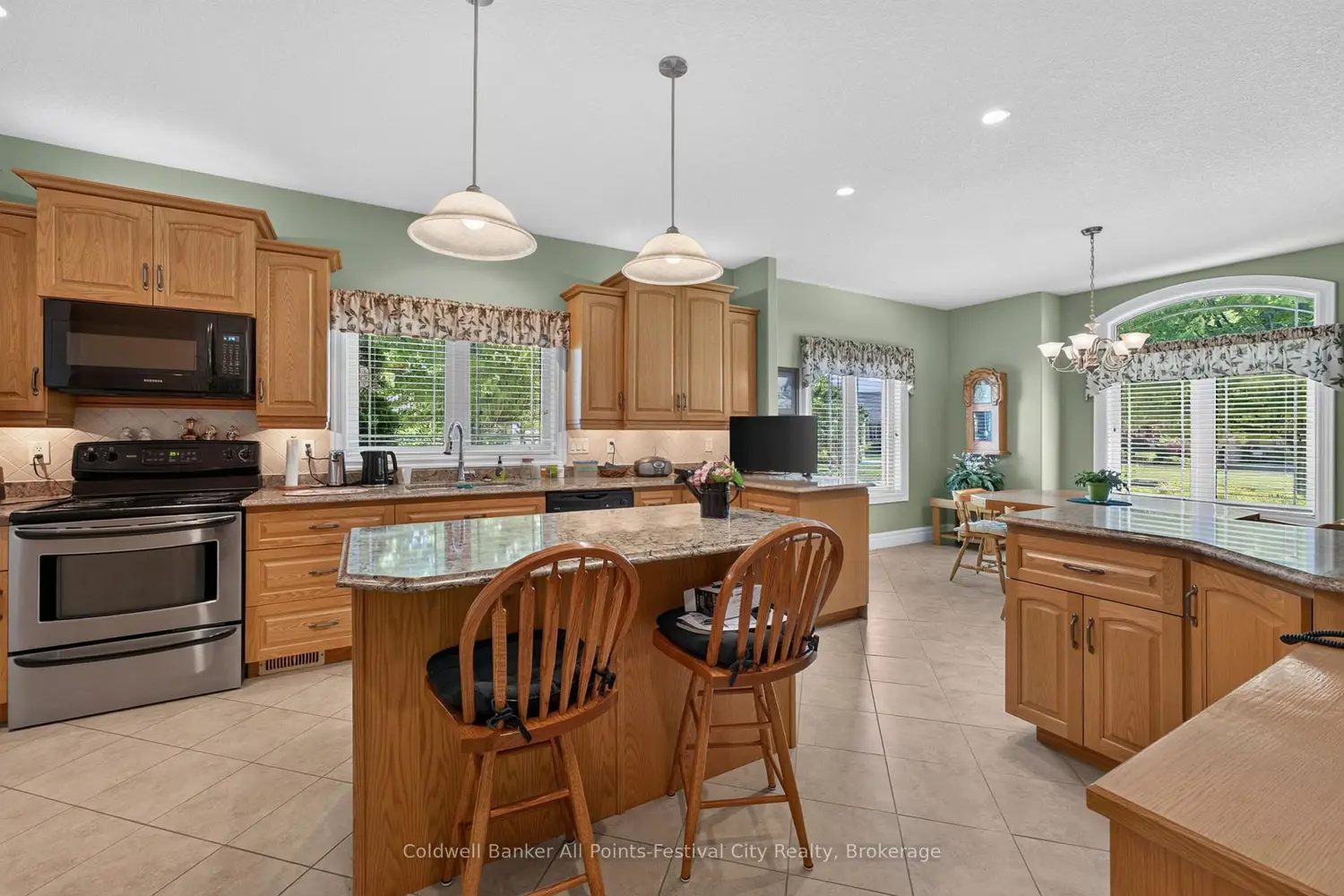 136 Bethune Crescent photo 4