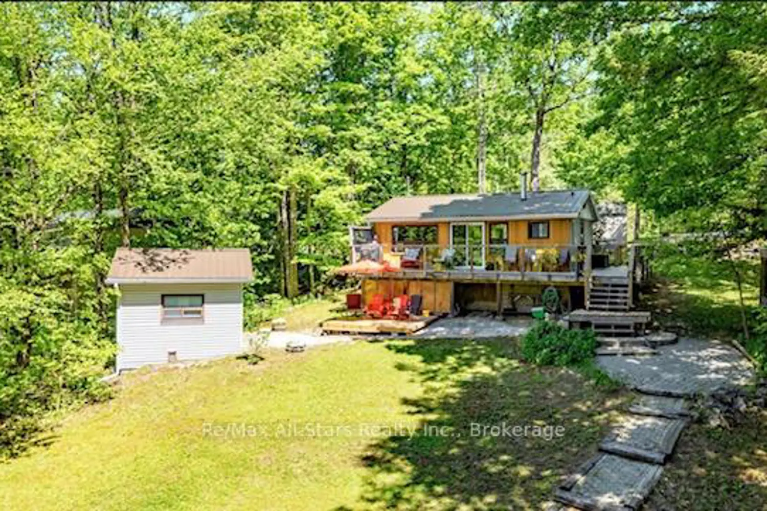 286 Edwina Drive photo 2