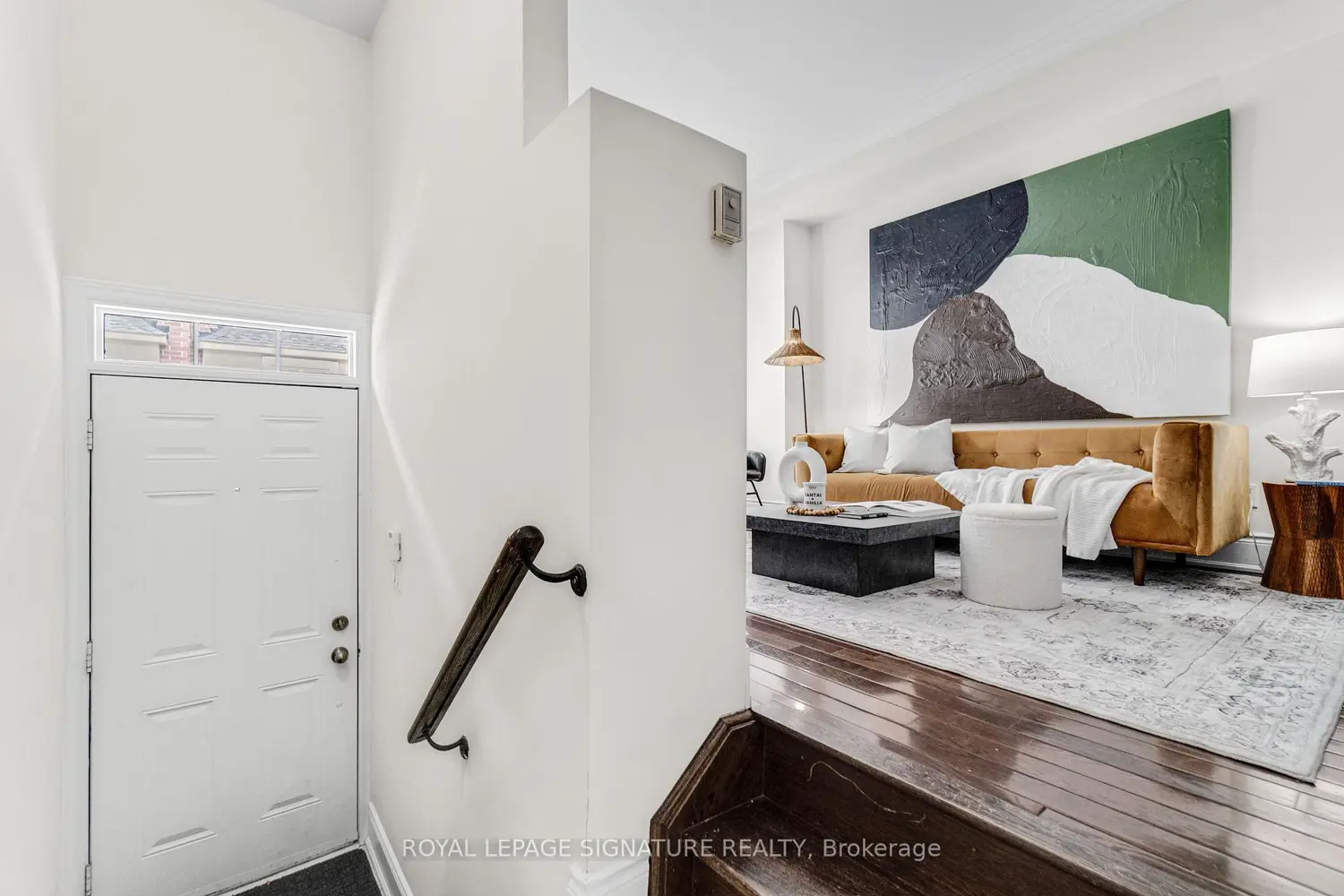 9 Streight Lane photo 3