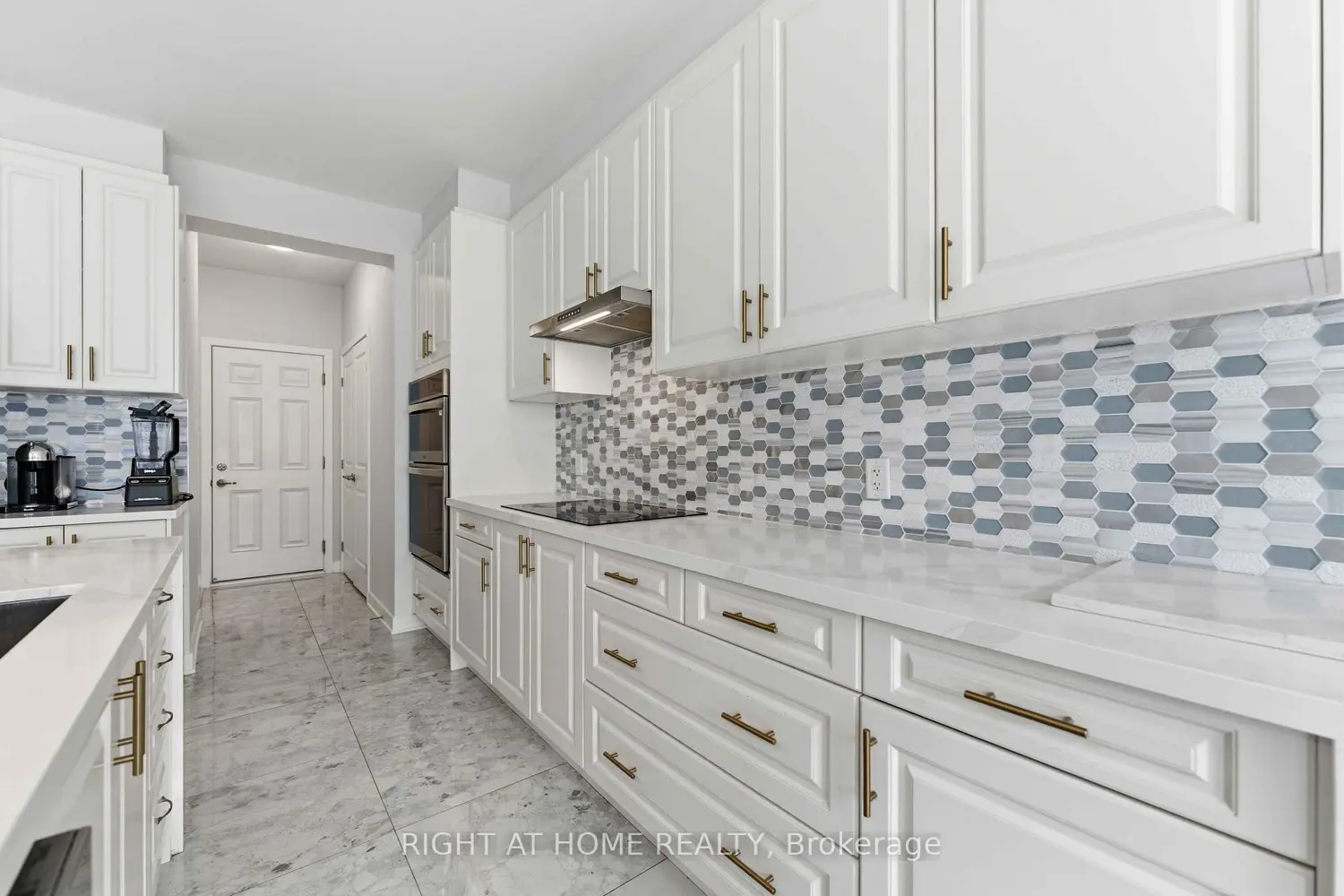 105 Alamo Street photo 5