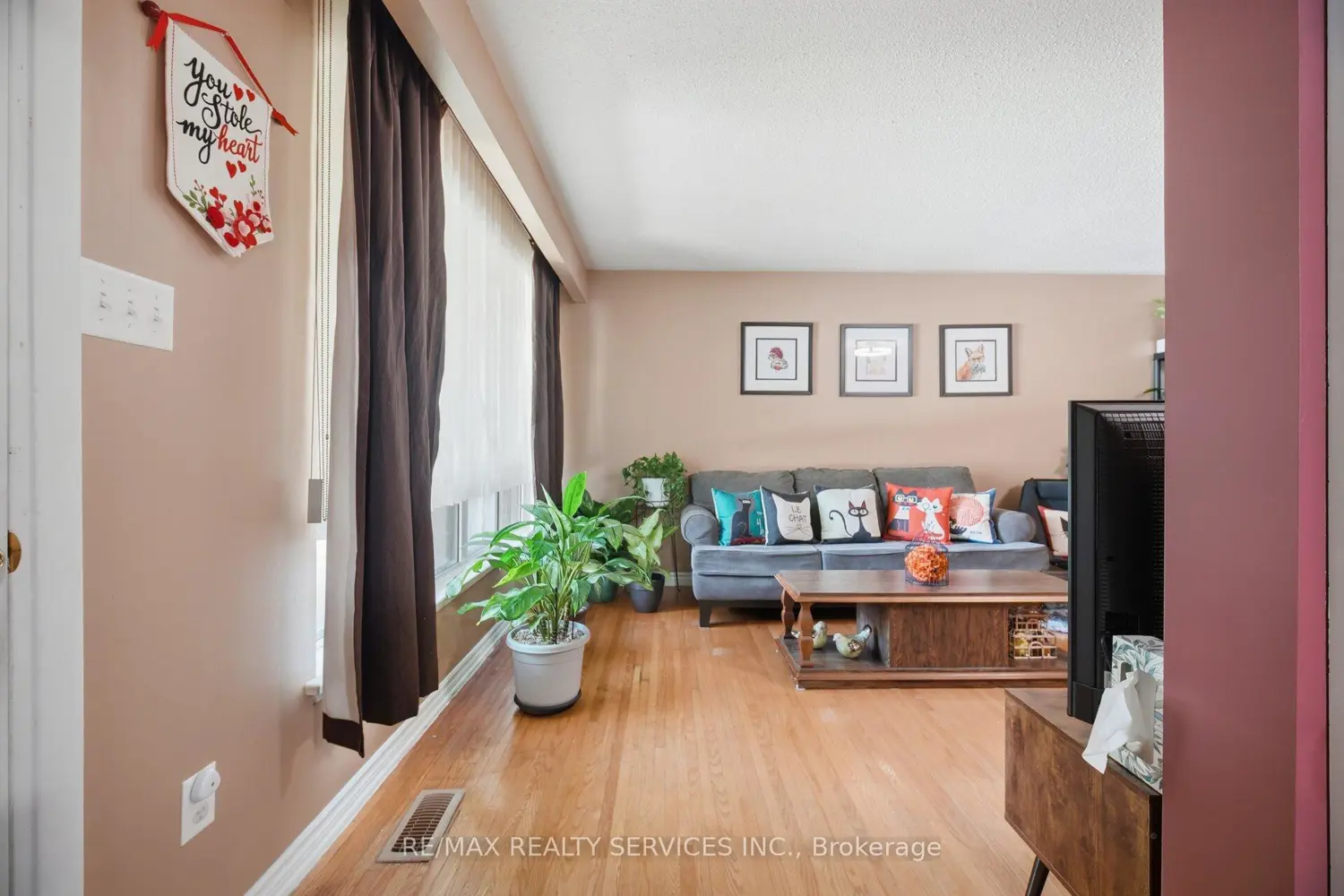 15 Ferndale Crescent photo 4